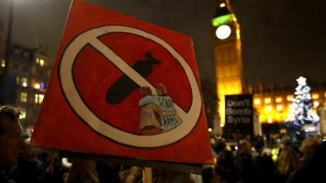 Anti-war protestors block the road during a demonstration outside the Houses of Parliament in London, Britain, December 2, 2015. © Peter Nicholls