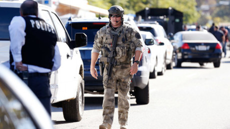 Police officers secure the area after at least one person opened fire at a social services agency in San Bernardino, California December 2, 2015.© Mario Anzuoni 