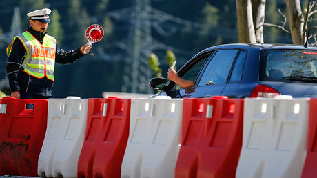 A policeman stops cars at the German-Austrian border near Mittenwald, southern Germany © Michael Dalder
