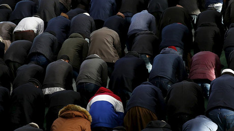 Members of the Muslim community attend Friday prayer at the Baitul Futuh Mosque in Morden, south London, Britain © Stefan Wermuth
