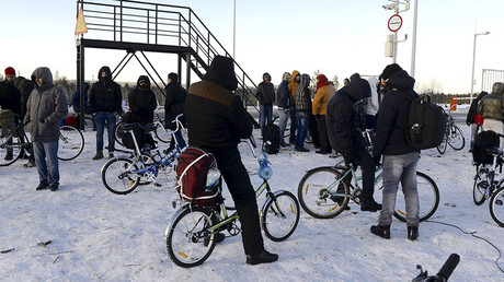 Refugees and migrants gather near a check point on the Russian-Norwegian border outside Nickel (Nikel) settlement in Murmansk region, Russia, October 30, 2015. © Fyodor Porokhin