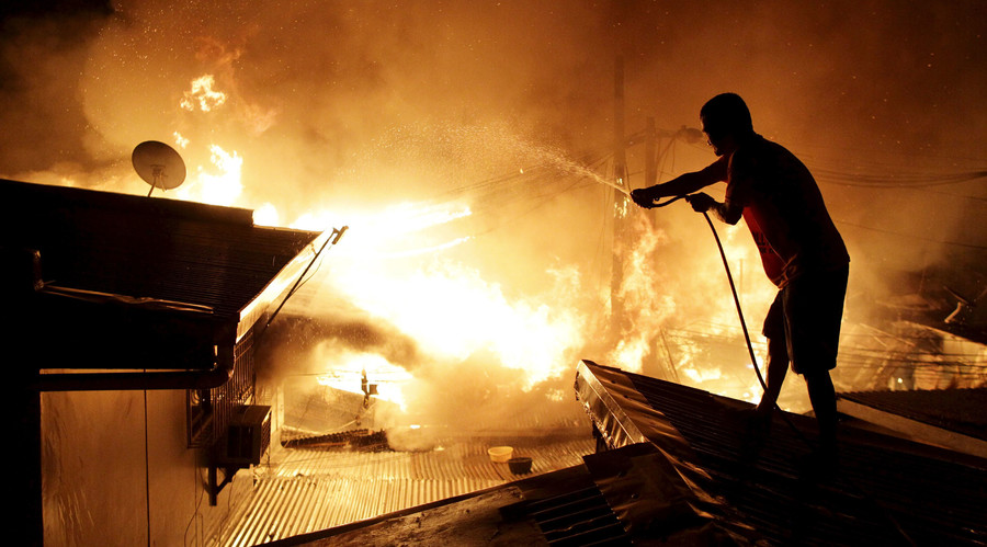 How not to New Year: 380 injured by fireworks in Philippines, 800 cars torched in France