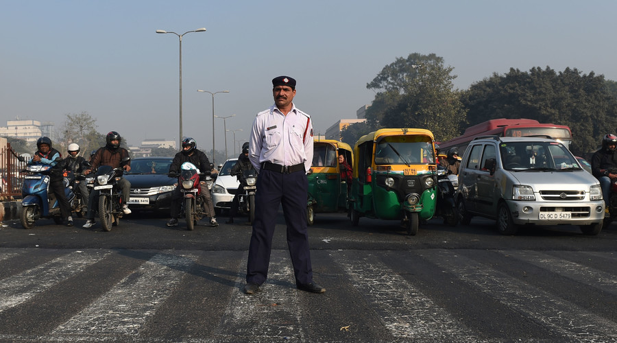 Man-driven cars half-banned in New Delhi because of too much smog