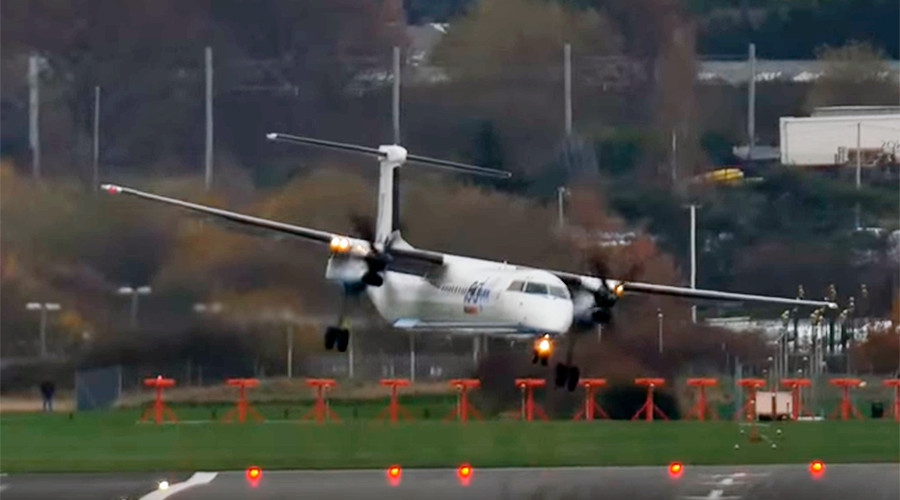 Mad props: Regional pilots make miraculous landings in strong UK winds (VIDEO)