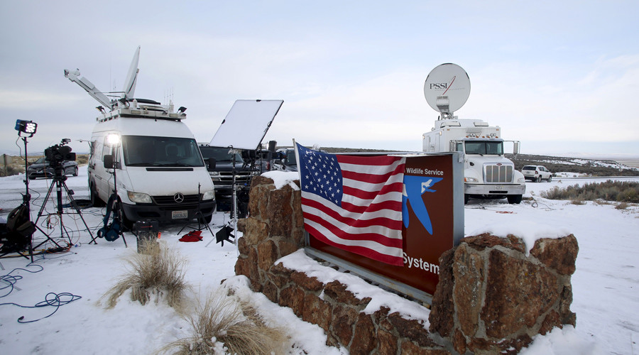 For the birds: Oregon standoff pits feds against rural Americans