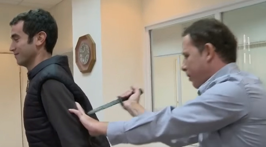 Israeli TV reporter stabbed & injured in knife-proof vest trial (VIDEO)