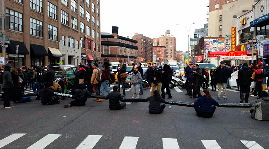 NYPD breaks up pro-immigration protest