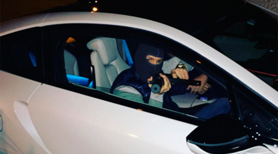 Conor McGregor challenges Floyd Mayweather, apologizes for gun photo