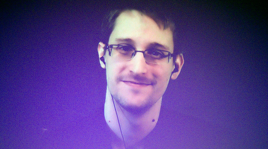 ‘Can’t arrest a robot’: Snowden's hi-tech disguise surprises audience at Vegas convention