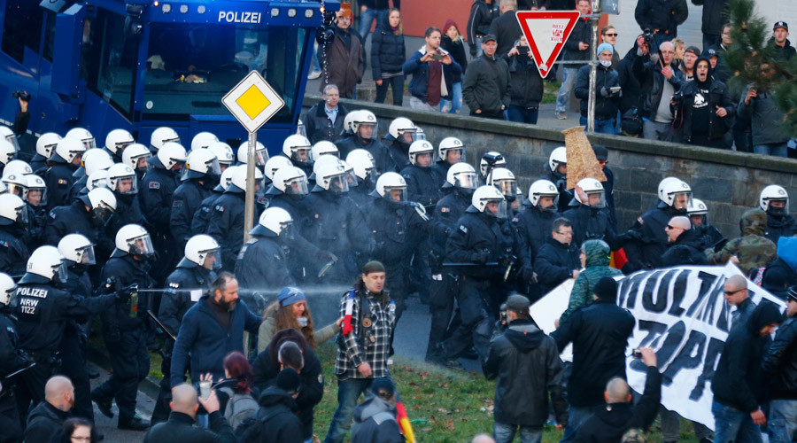 German police fire water cannons at PEGIDA protesters in Cologne