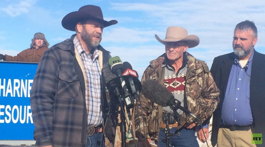 Oregon militia tears down gov’t fence, wants ranchers released