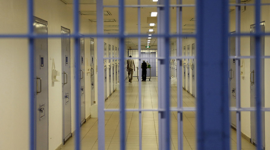 ‘Spit hood’ restraining mask used by Michigan cop to suffocate inmate – lawsuit