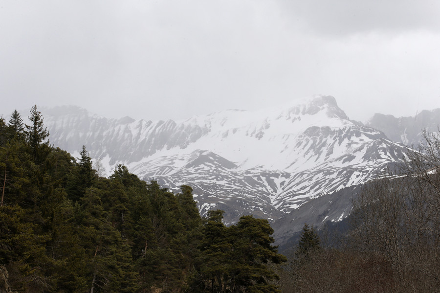 At least 5 soldiers killed in French Alps avalanche - reports