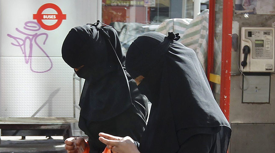 Cameron supports the right to ban Muslim face veils