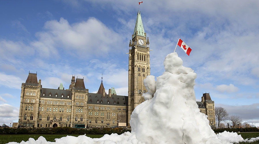 Canada may slash key rate to negative on collapsing oil prices