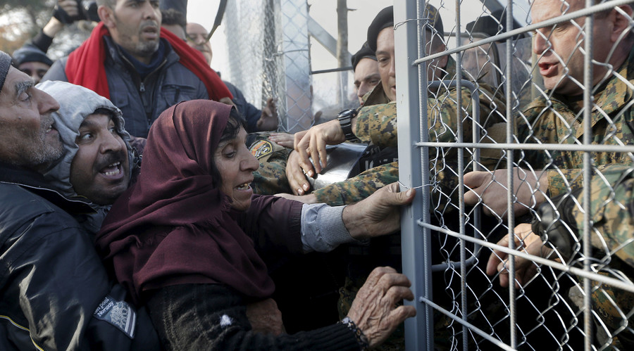 Macedonia closes border with Greece to migrants - report