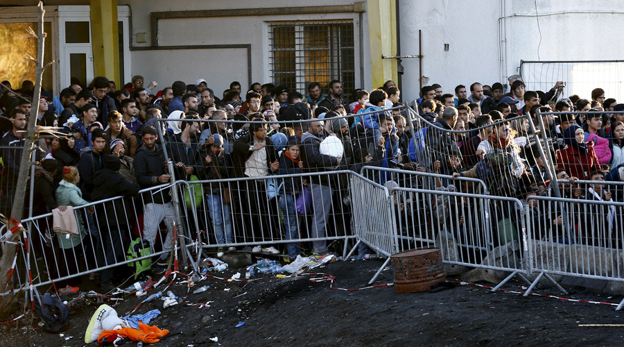 No German – no money: Austria to fine refugees for refusal to take intergration classes