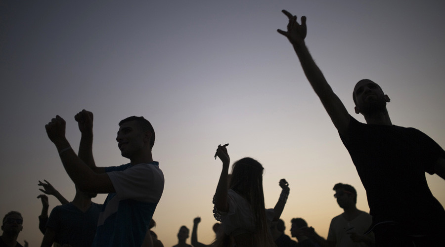Raverdance: Irish teens go mad for early morning school party