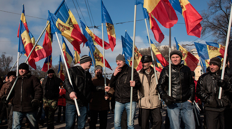 Over 15,000 march for 7 hours in Moldova demanding snap election (VIDEO)
