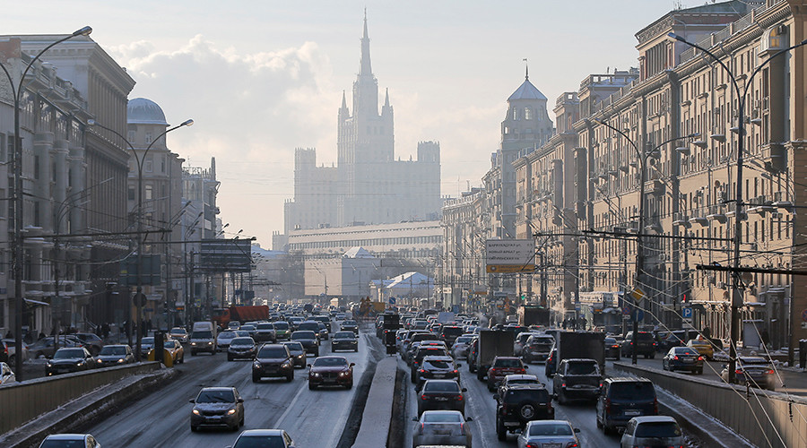 Russian economy contracts 3.7% on falling oil prices