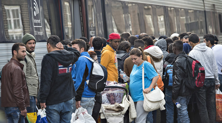 Denmark approves confiscation of refugees’ valuables, delay of family reunifications