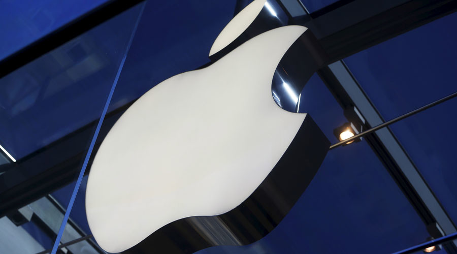 Apple blames ruble for sales drop