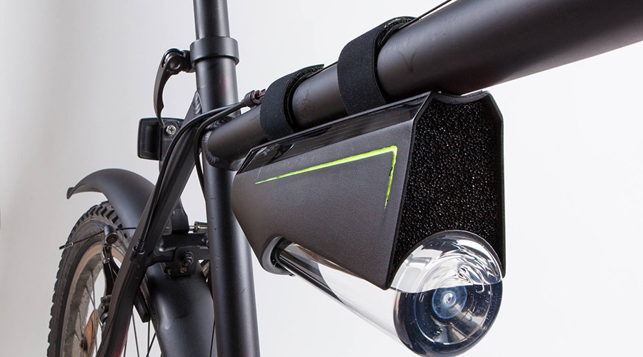 Self-filling bottle turns air into water (VIDEO)