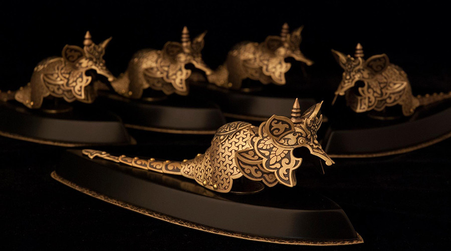 Cat & mouse game: Artist creates mini armor for furry friends