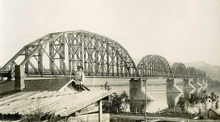'Phantom girl' in century-old pictures sends Siberian researchers on frantic search (PHOTOS)