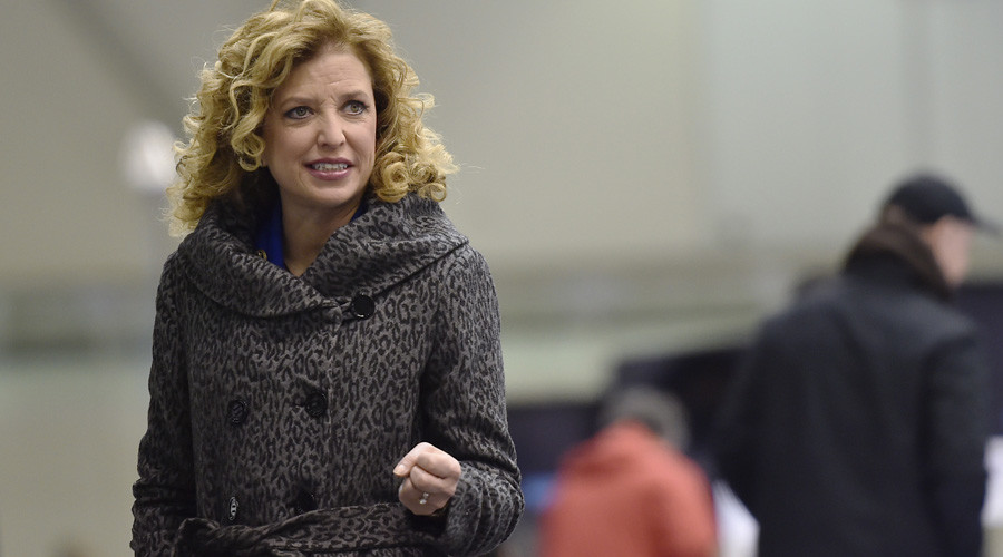 Clinton bias accusations chase top Democrat Wasserman Schultz
