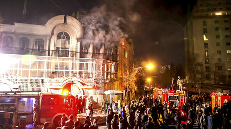 Flames rise from Saudi Arabia's embassy during a demonstration in Tehran January 2, 2016. © Mehdi Ghasemi