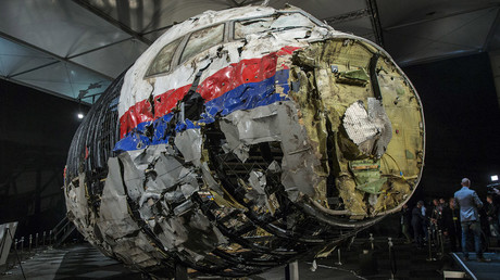 The reconstructed wreckage of the MH17 airplane is seen after the presentation of the final report into the crash of July 2014 of Malaysia Airlines flight MH17 over Ukraine, in Gilze Rijen, the Netherlands, October 13, 2015. © Michael Kooren