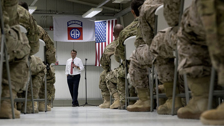 US Defense Secretary Ashton Carter talks to troops from the 82nd Airborne Division at the Baghdad International Airport in Baghdad on July 23, 2015. © Carolyn Kaster