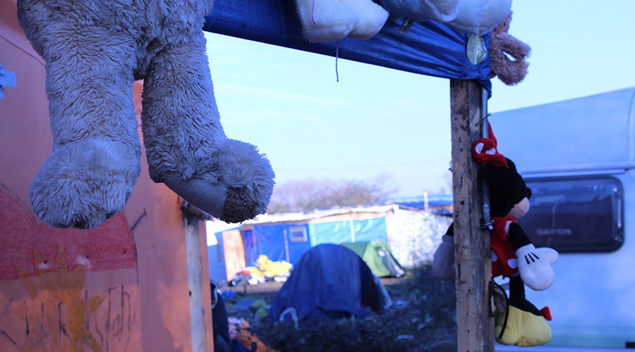 ‘Treated like animals’: Children brutalized in Calais ‘Jungle’ (VIDEO)