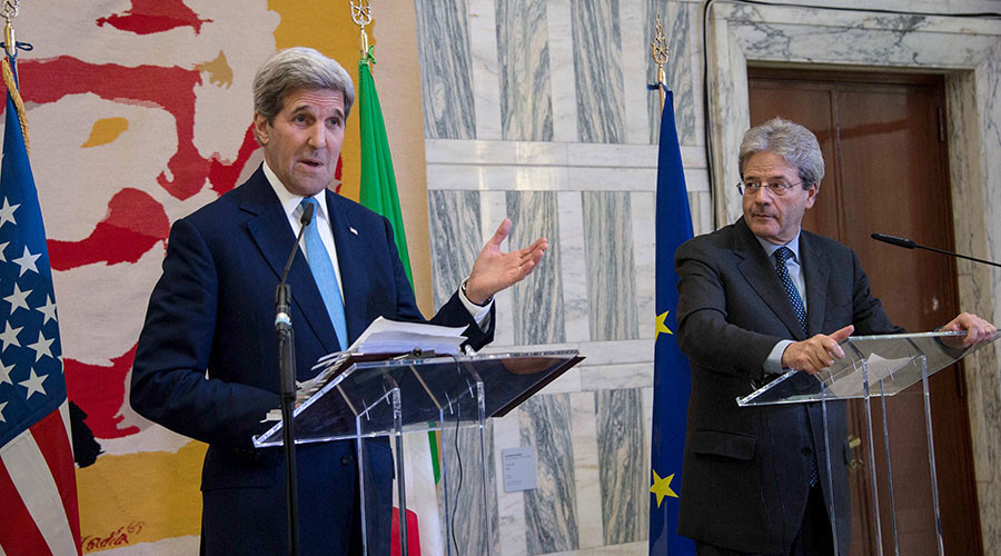 U.S. Secretary of State John Kerry (L) speaks next to Italian Foreign Minister Paolo Gentiloni during a news conference following a ministerial meeting of the so-called "anti-Islamic State coalition" in Rome, Italy, February 2, 2016. © Nicholas Kamm