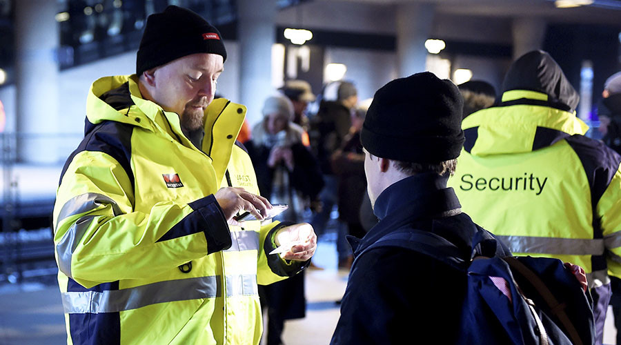 People in UK, Germany & Finland favor Danish law to confiscate refugee possessions – poll
