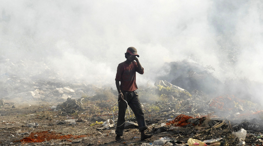 Visible from space: Burning 9-story-high landfill covers Mumbai with toxic fumes (PHOTOS)