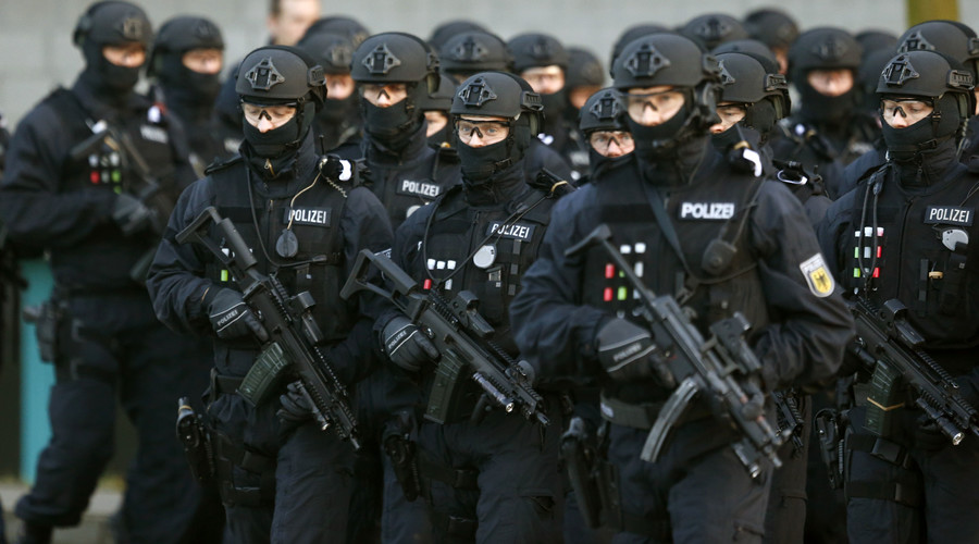 German intel gets over 100 tip-offs on ISIS militants among refugees – report