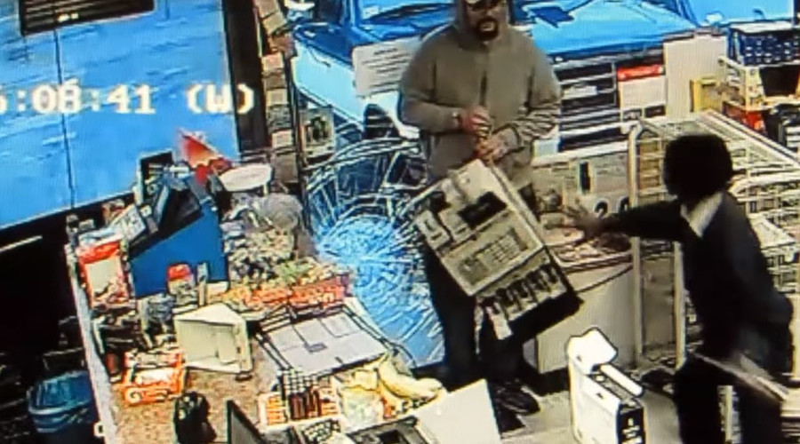 Fore! Golf club-wielding clerk putts robber away (VIDEO)