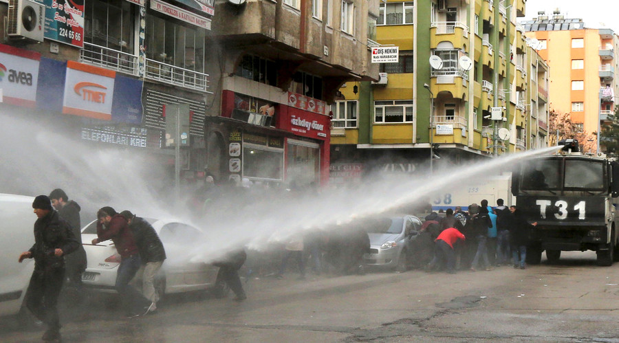 Thousands of protesters tear-gassed by Turkish police in Kurdish city