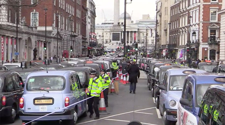 London Black Taxis Cause Traffic Chaos In Uber Protest — RT UK