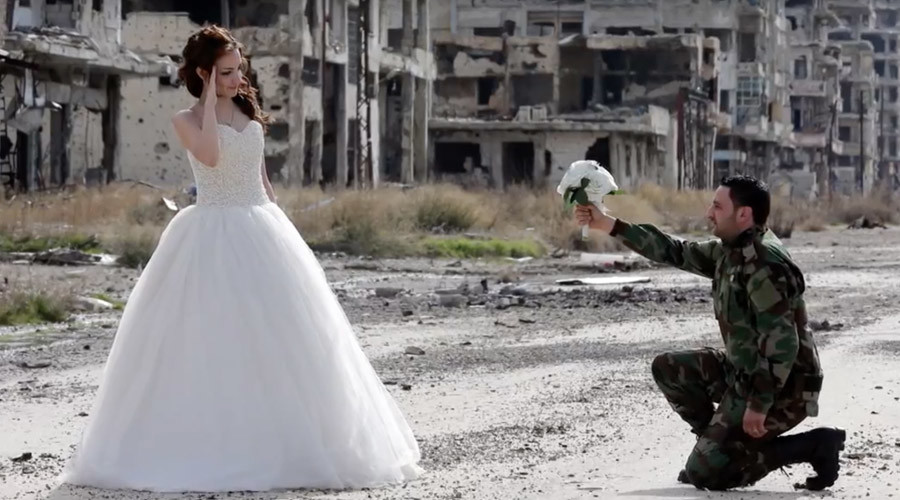 Love in a warzone: Syrian couple’s Homs wedding photoshoot divides opinion