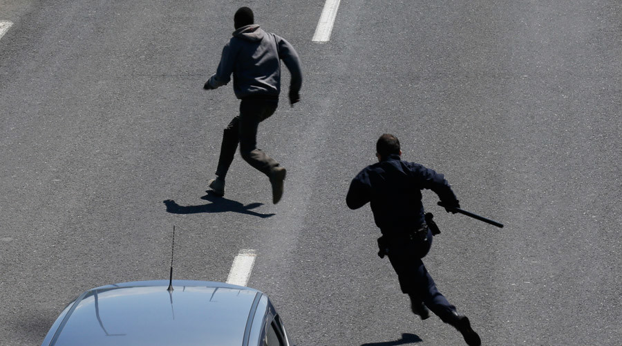 ‘Masked gang’ of 7 men arrested near Calais for attacking Iraqi refugees with iron bars