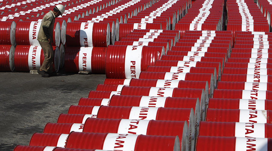 Russia and Saudi Arabia agree to freeze oil production output