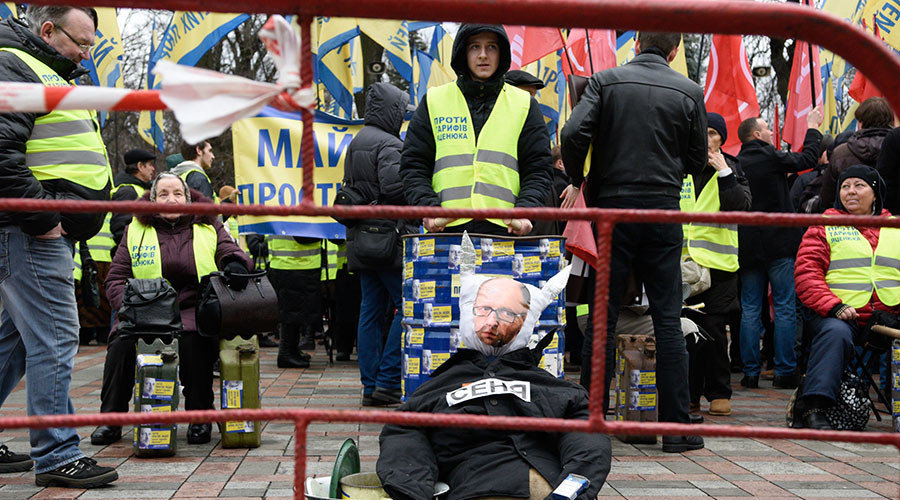 Ukraine's PM dodges no confidence vote despite president's discontent, protests