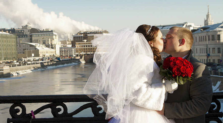Russian Pensioners Party asks parliament to raise legal marriage age