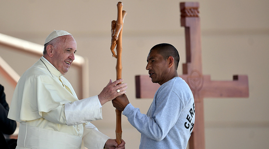 Pope calls for end to ‘migrant death & exploitation’ during mass at Mexico-US border