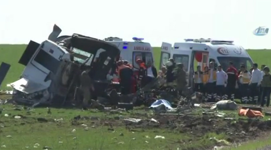 6 dead, 1 injured as blast hits military convoy in SE Turkey (VIDEO)