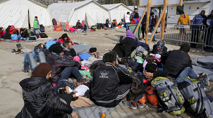 Serbia closes Macedonia border to unregistered refugees