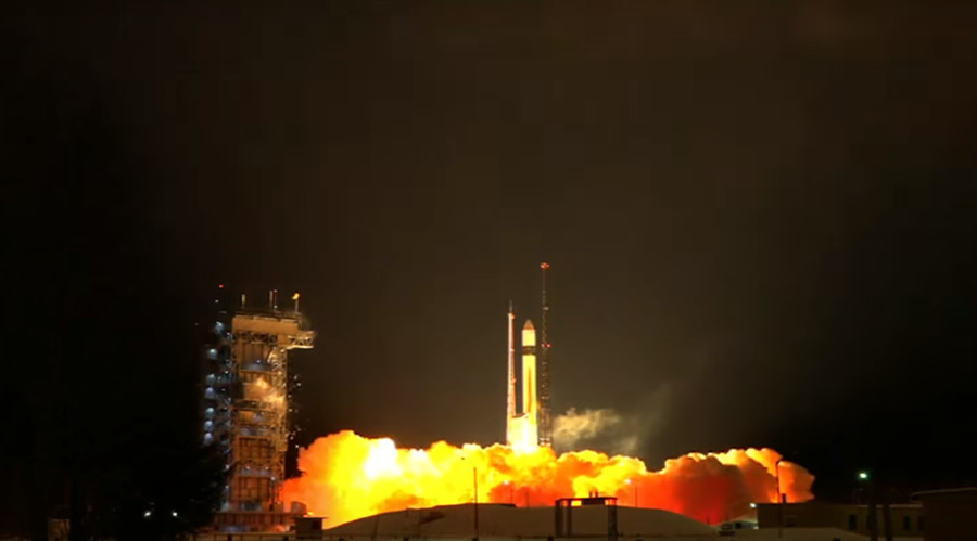 Fumes & flames: Russian rocket puts European satellite into space (VIDEO)